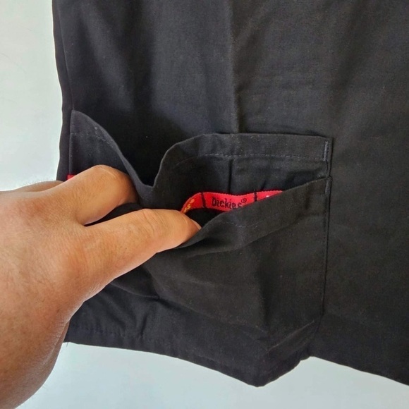 Dickies, Women’s Eds Signature V-Neck Top with Multiple Patch Pockets. Size: M - Picture 9 of 12